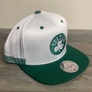 Boston Celtics NBA Mitchell & Ness Snapback Cap Black Green Logo Hat NWT